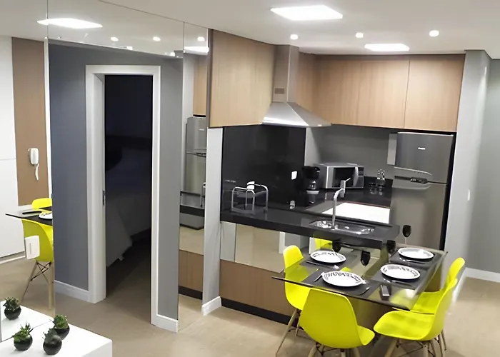 2 Quartos no Batel Soho, condo Clube Sky C Vaga by UROOMS